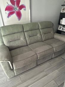 Recliner sofas