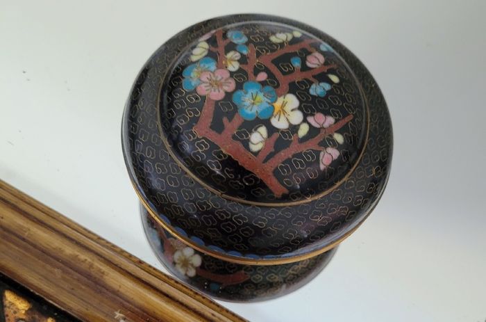 Vintage Chinese cloisonne lidded trinket dish