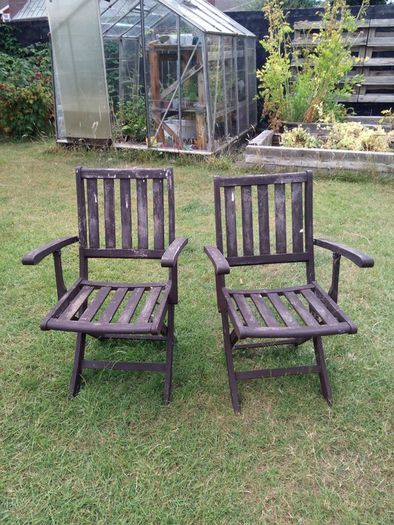 2 garden chairs