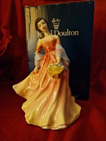 Royal Doulton Figurine "Summer Scent"