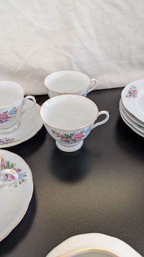 Vintage Yong Sheng / Nanjing Pagoda Chinese Floral Porcelain Tea Set