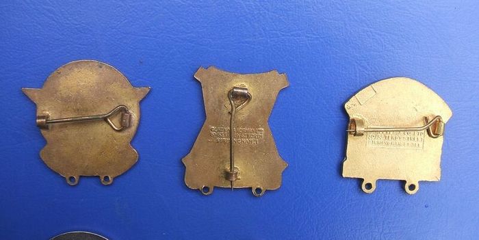 MOTORCYCLE SPEEDWAY (racing sports) - a selection of vintage Speedway Supporters' badges & two others (1960's to 1980's)