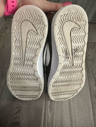 Nike Trainers - UK 9