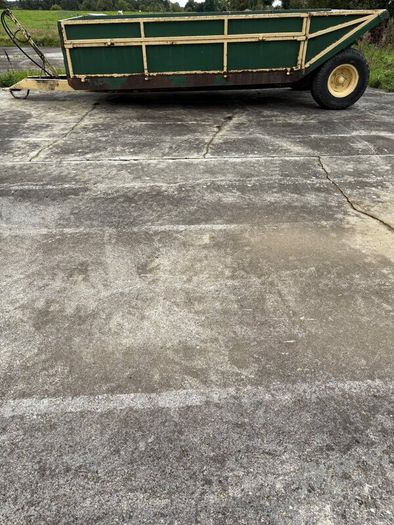 Tipping trailer