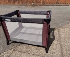 Travel cot