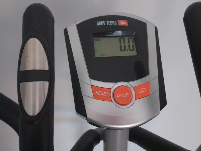 Cross trainer