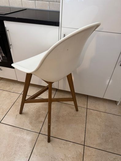 Bar stool