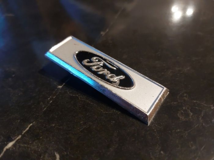 Ford badge