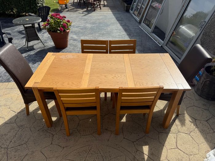Extendable Kitchen Table and 6 Chairs