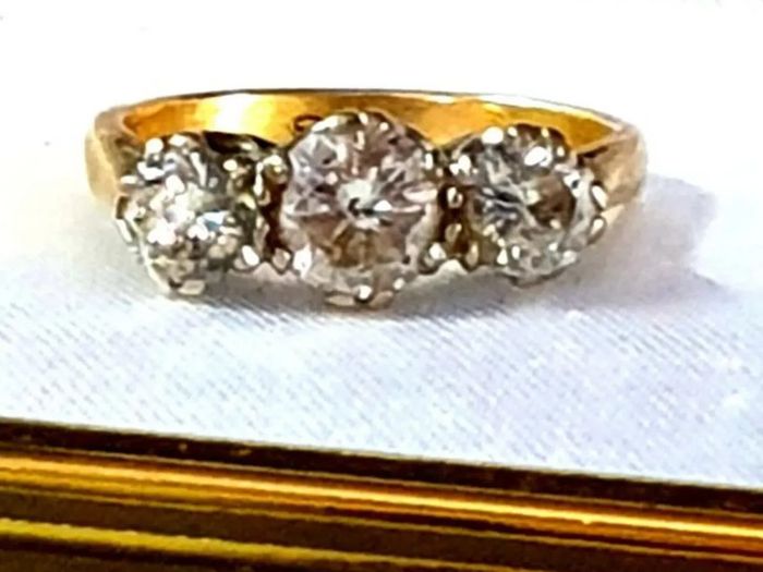 Vintage 24ct Gold Diamond Trilogy Ring