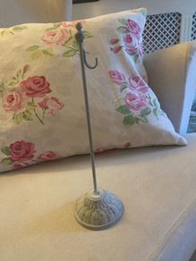 ShabbyChic Small Wreath Stand !!