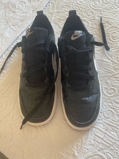 black nike runners size UK 4.5