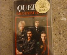 Queen - Greatest Hits.