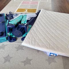 Travel cot with mattress
