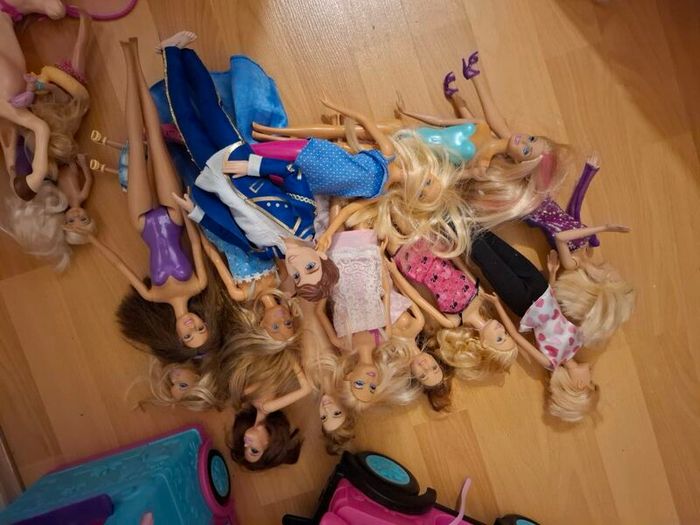 barbies, clothes car