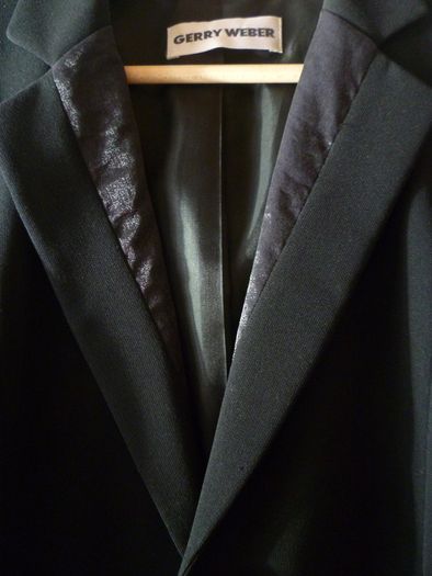 Gerry Weber Classic Dressy Formal Jacket blazer .  Size Medium 12 Eu 38.   Colour Jet Black. 100% Immaculate.