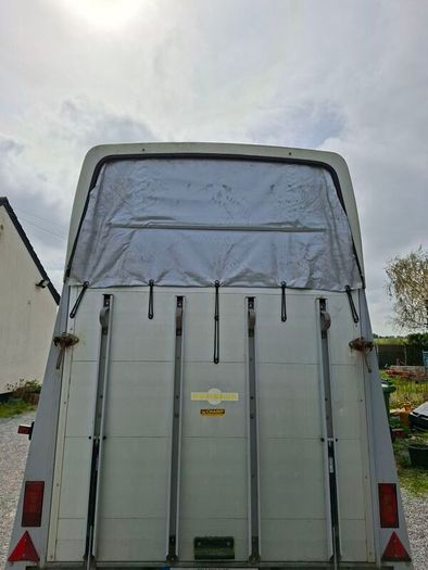 Double horsebox with front ramp for sale