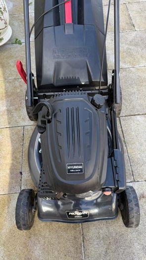 Almost new Pro Lawn Hyundai Self drive lawnmower 46 cm cut 139 cc engine. Year manufacturing 2022.