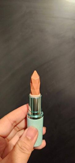 MAC Maximal Sleek Satin Lipstick in Future Beige