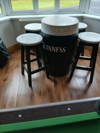 Guinness barrel table with 4 matching stools