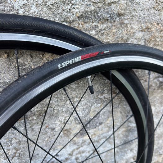 Axis sport wheels 700c rim brake wheels with tyres