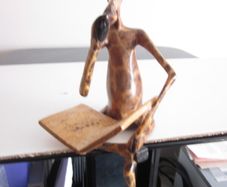 Thinking Giraffe Wooden Shelf Sitter