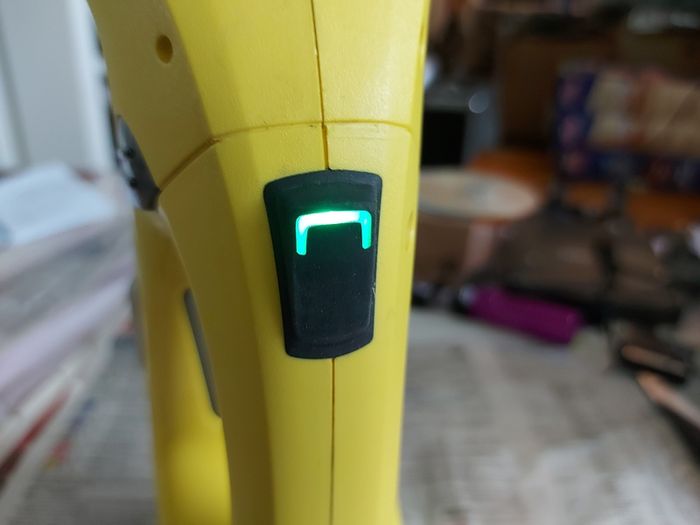KARCHER Portable screen washer, in excellent condition, missing the the charger power supply