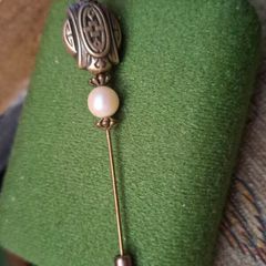 Lapel pin brooch