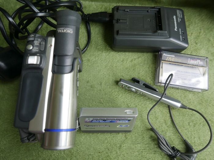 Panasonic NV-DS65 Digital Camcorder , (charger, tape and bag) works well