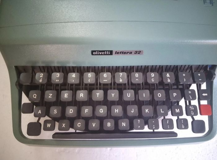 Olivetti Lettera 32 Typewriter