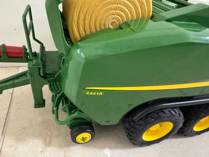 Bruder John Deere C441R Baler / Wrapper