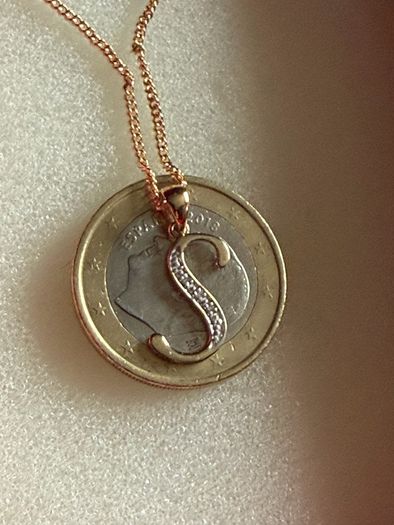 Gold pendant