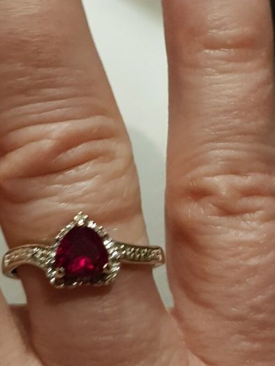 9 ct  gold ring Rubies and diamonds