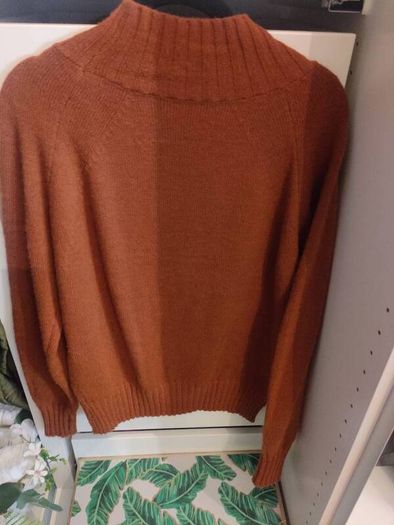 brown sweater