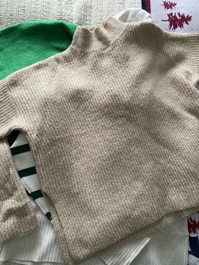 3 jumpers size S new and like new