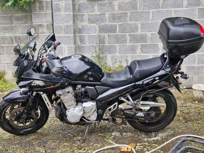 2007 black susuki bandit 1250 including luggage boxes .