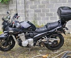 2007 black susuki bandit 1250 including luggage boxes .