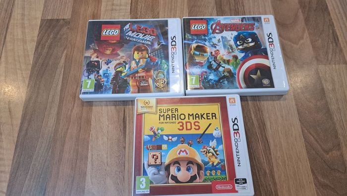 Nintendo 2DS Console plus games