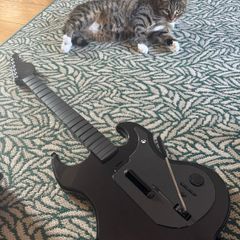 Riffmaster Wireless Guitar Xbox Rock Band 4 - near mint