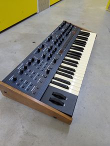 Dave Smith Instruments - OB6