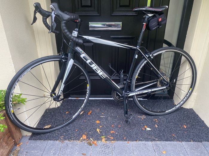 Like new Cube peloton SL 53cm shimano 105 mavic aksium wheels 700x25c wheels 2x11=22 speed comes with back bag holder bottle