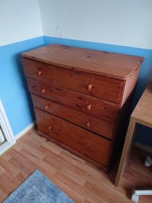 Wooden chest of drawers