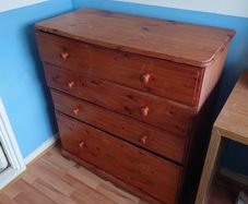 Wooden chest of drawers