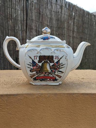 Sadler & Sons Ltd of England American Bi- Centenary Teapot 1776-1976