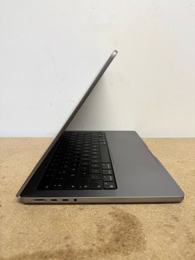 Macbook Pro A2442 (2021) CPU- 10 Cores M1 Max GPU- 32 Cores M1 Max 32GB RAM 500GB SSD 14" 3024x1964 Built-in Liquid Retina XDR
