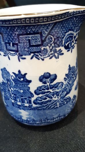 20 piece Arklow Pottery Blue Willow pattern tea set