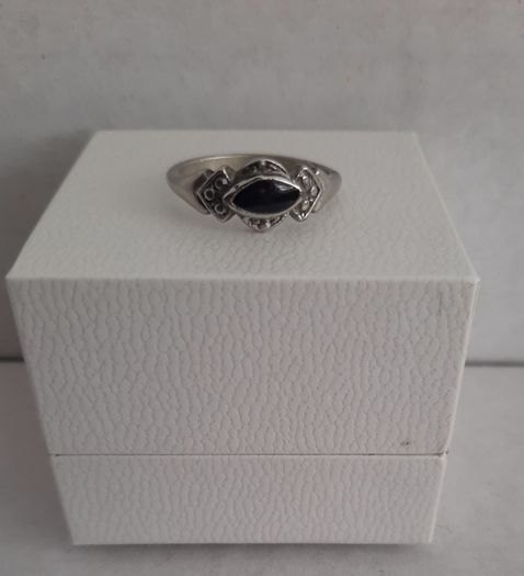 Vintage ring with onyx stone and marcasite stones