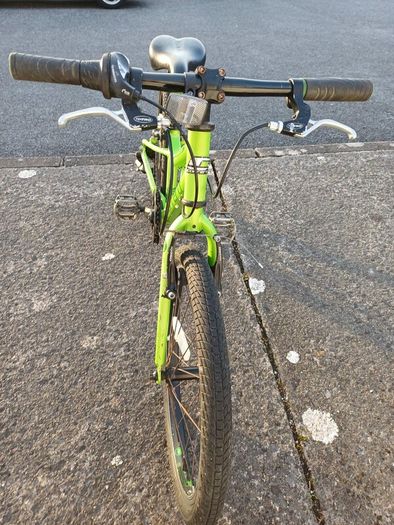 Carrera Abyss Jnr Fit 20 inch wheels