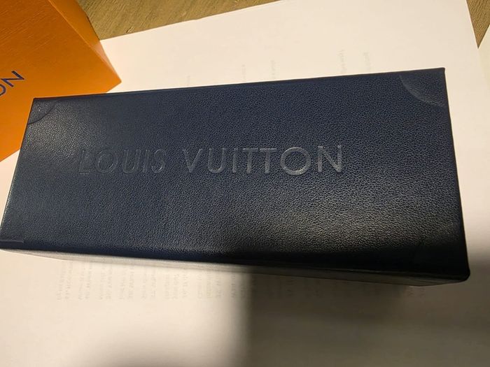 L.V Sunglasses ( Brandnew - Very nice