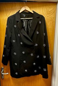 Brand new with tags Boohoo blazer with diamonds